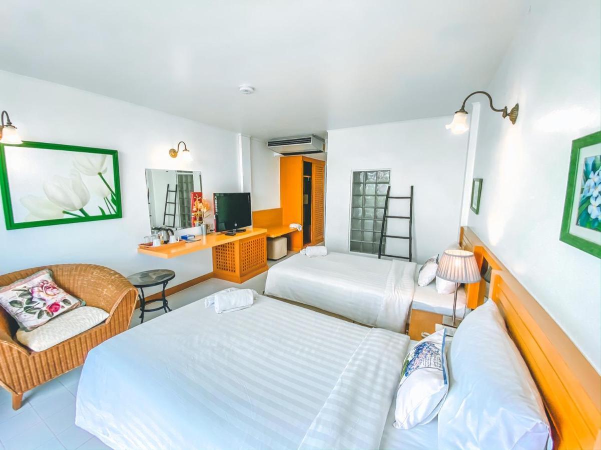 Nern Chalet Beachfront Hotel Hua Hin Exterior photo
