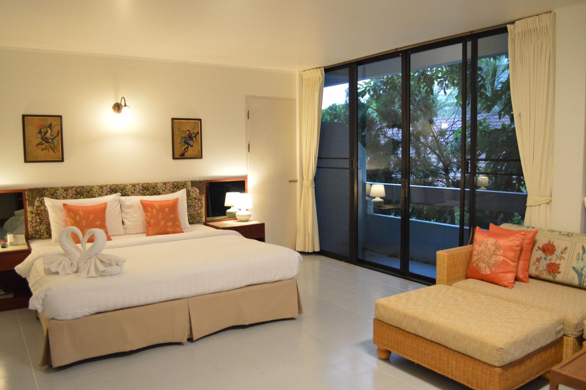 Nern Chalet Beachfront Hotel Hua Hin Exterior photo