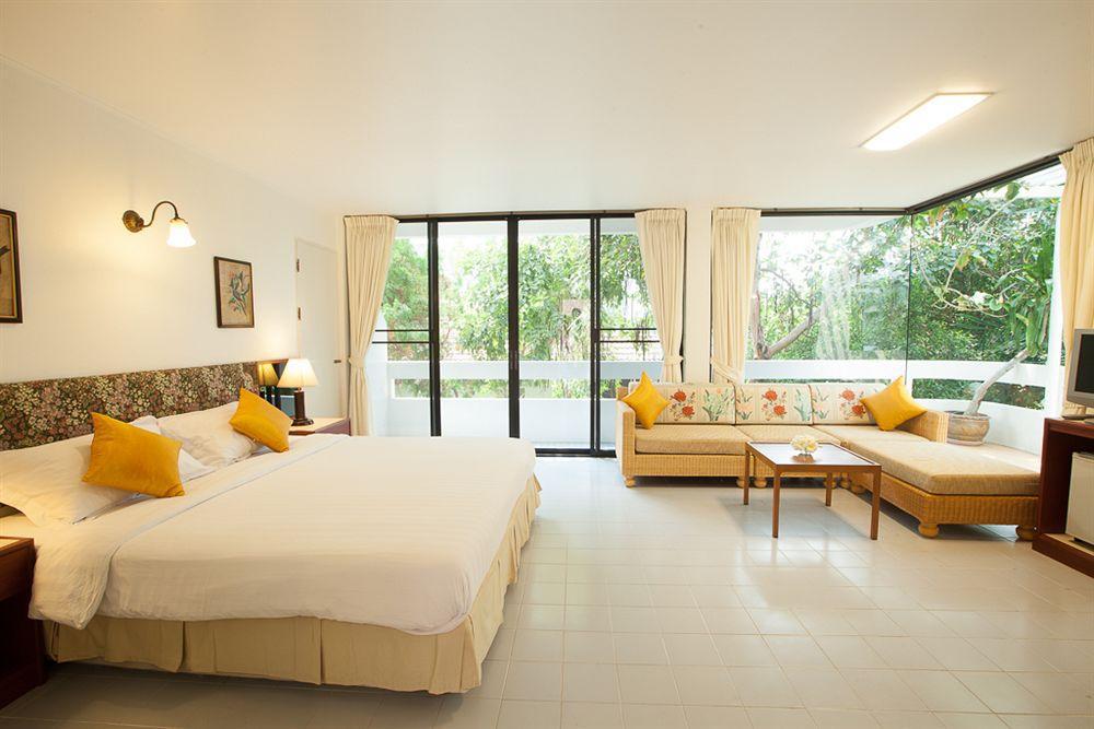 Nern Chalet Beachfront Hotel Hua Hin Exterior photo
