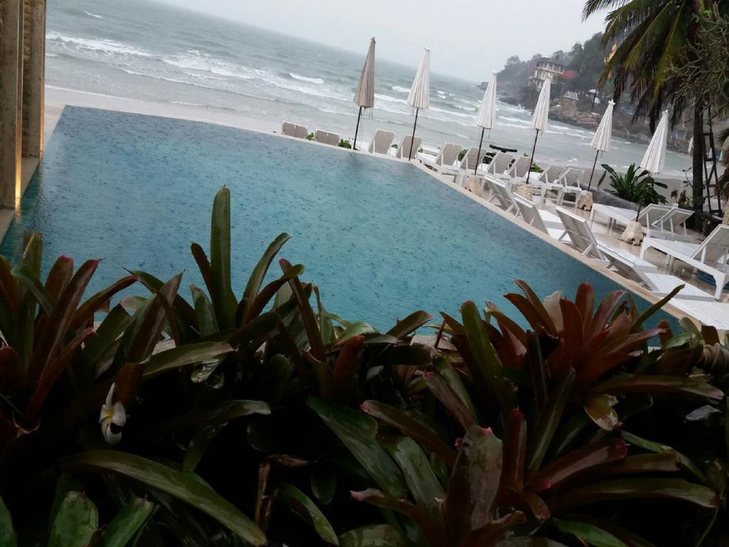 Nern Chalet Beachfront Hotel Hua Hin Exterior photo