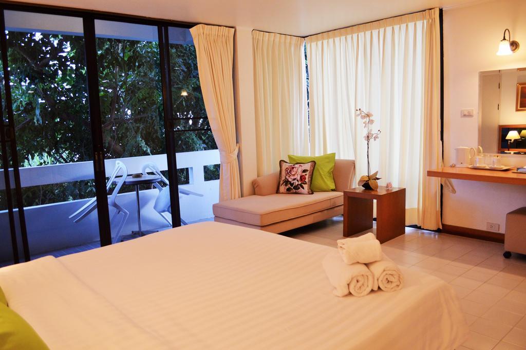 Nern Chalet Beachfront Hotel Hua Hin Exterior photo
