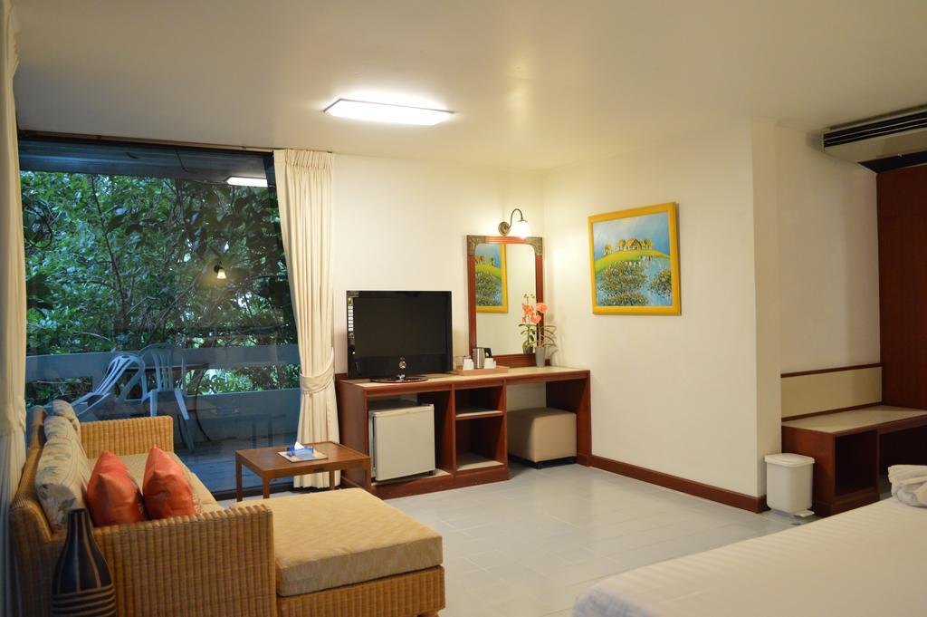 Nern Chalet Beachfront Hotel Hua Hin Exterior photo