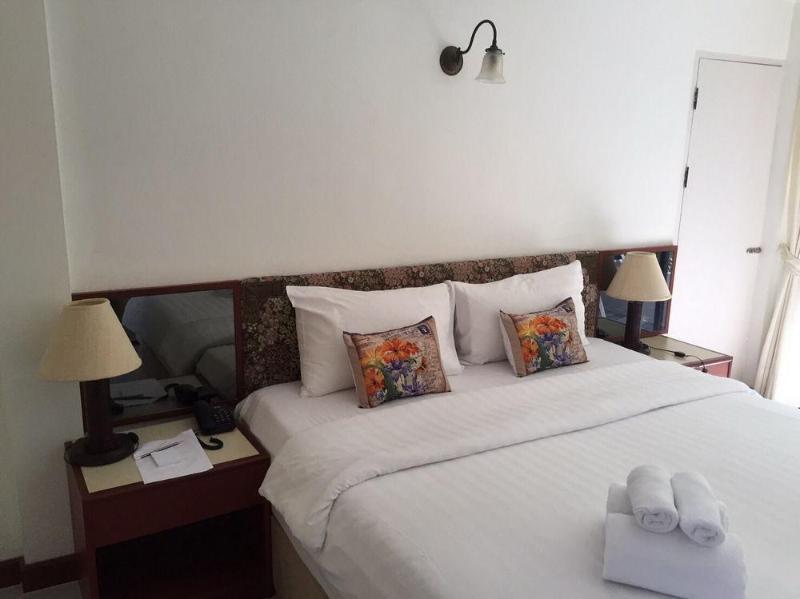 Nern Chalet Beachfront Hotel Hua Hin Exterior photo