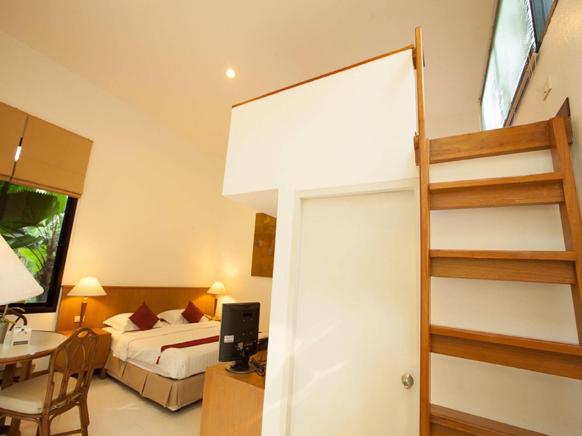 Nern Chalet Beachfront Hotel Hua Hin Exterior photo