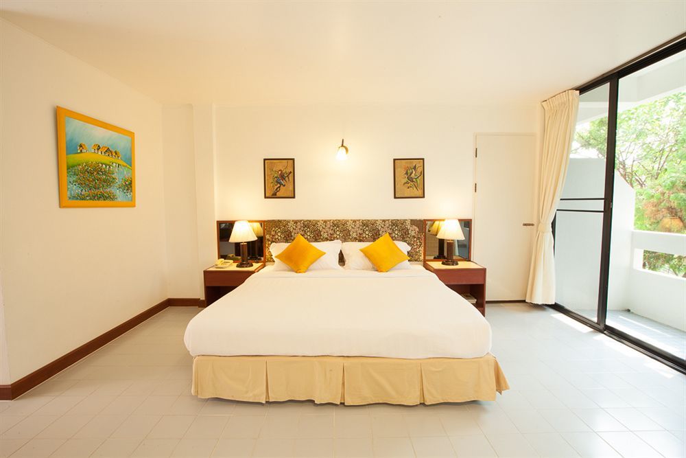Nern Chalet Beachfront Hotel Hua Hin Exterior photo