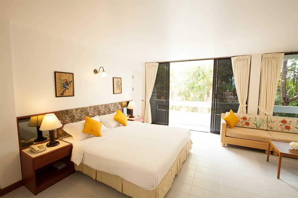 Nern Chalet Beachfront Hotel Hua Hin Exterior photo